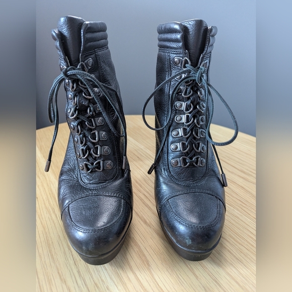 Kenneth Cole Women's (Size 6M) Black Leather Lace-Up Boots With Block Heel - Picture 8 of 16